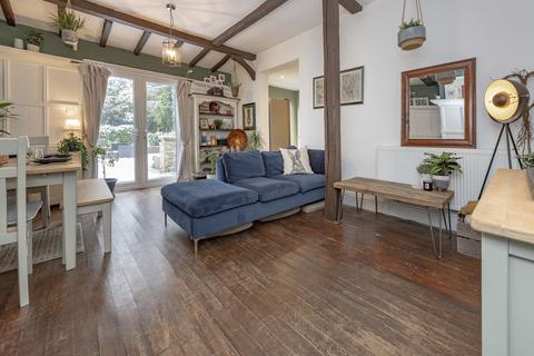 Flat B, 24 Campden Road, South Croydon, CR2 7EN