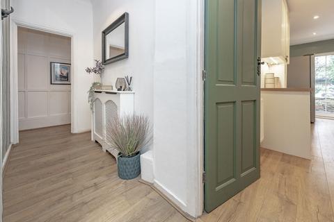 Flat B, 24 Campden Road, South Croydon, CR2 7EN