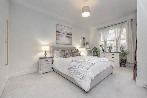 Flat B, 24 Campden Road, South Croydon, CR2 7EN