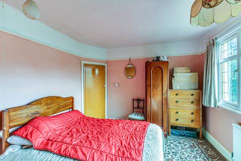 45 Howard Road, Coulsdon, CR5 2EB