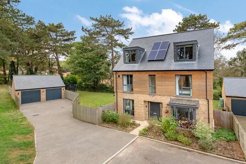 13 Olave Close, Coulsdon, CR5 3FW