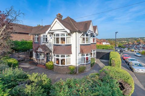 86 Woodcote Grove Road, Coulsdon, CR5 2AE