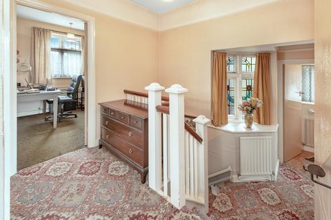 86 Woodcote Grove Road, Coulsdon, CR5 2AE