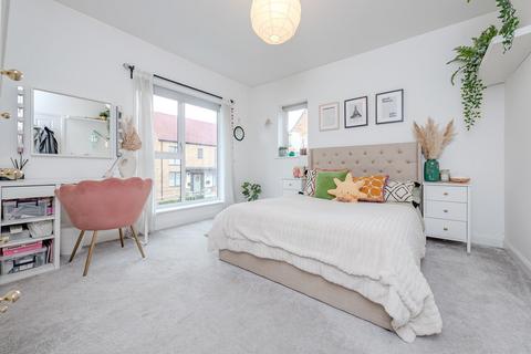 8 Faith Close, Coulsdon, CR5 3GZ