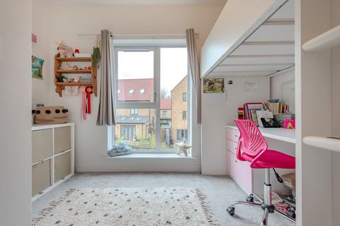 8 Faith Close, Coulsdon, CR5 3GZ