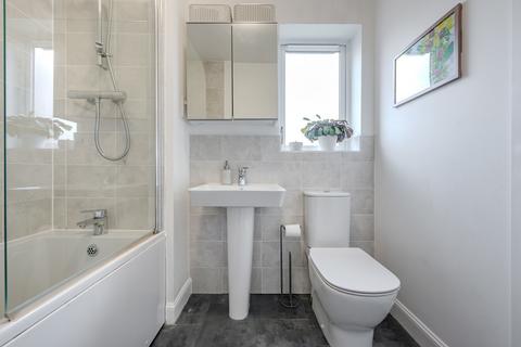 8 Faith Close, Coulsdon, CR5 3GZ