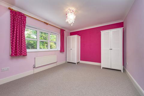 7 Milestone Drive, Purley, CR8 4HN