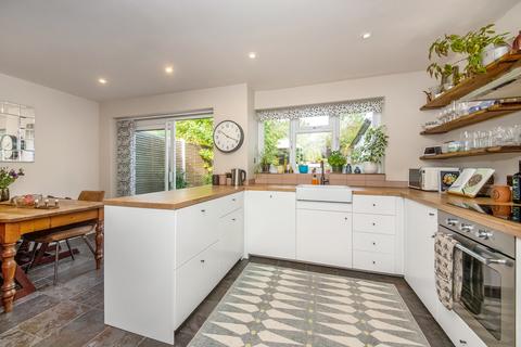 436 Chipstead Valley Road, Coulsdon, CR5 3BJ