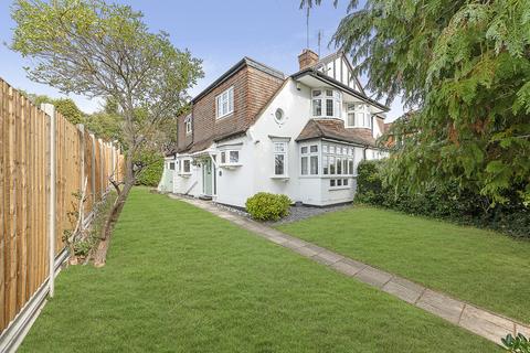 60 Nutfield Road, Coulsdon, CR5 3JN
