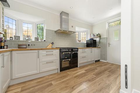 60 Nutfield Road, Coulsdon, CR5 3JN