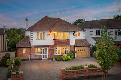 9 Warwick Road, Coulsdon, CR5 2EF