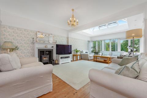9 Warwick Road, Coulsdon, CR5 2EF