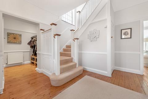 9 Warwick Road, Coulsdon, CR5 2EF