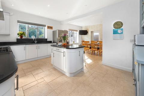 9 Warwick Road, Coulsdon, CR5 2EF