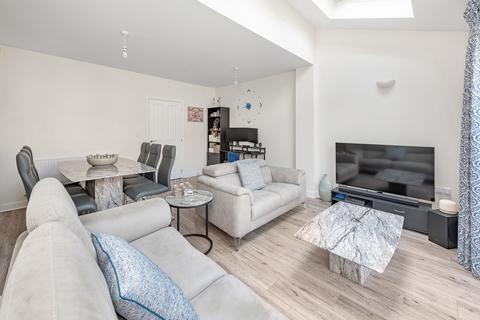 2 Bennett Close, Coulsdon, CR5 3JU