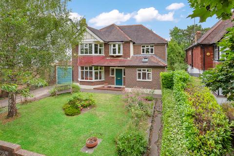 14 Howard Road, Coulsdon, CR5 2EA