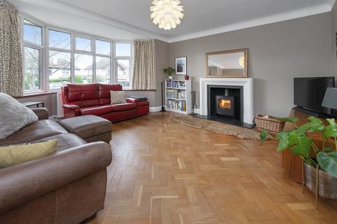 14 Howard Road, Coulsdon, CR5 2EA