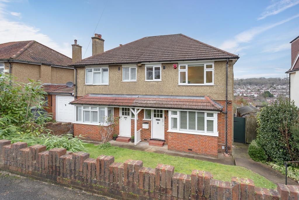 Woodlands Grove, Coulsdon CR5 3 bed semidetached house for sale £500,000