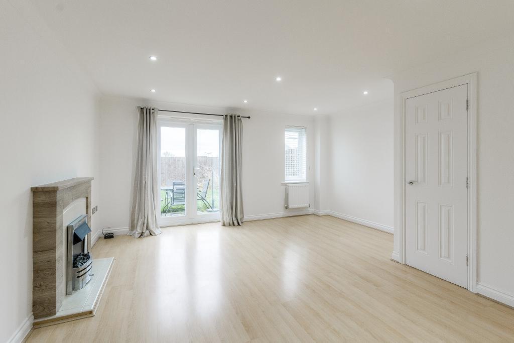 Desborough, Northants NN14 4 bed semidetached house for sale £290,000