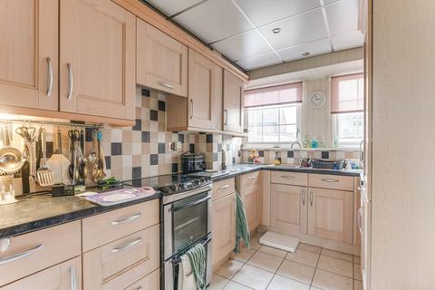 4 bedroom house for sale, Kingsway, Royston,