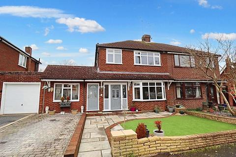 7 Hillview Crescent, Luton, LU2 7AA