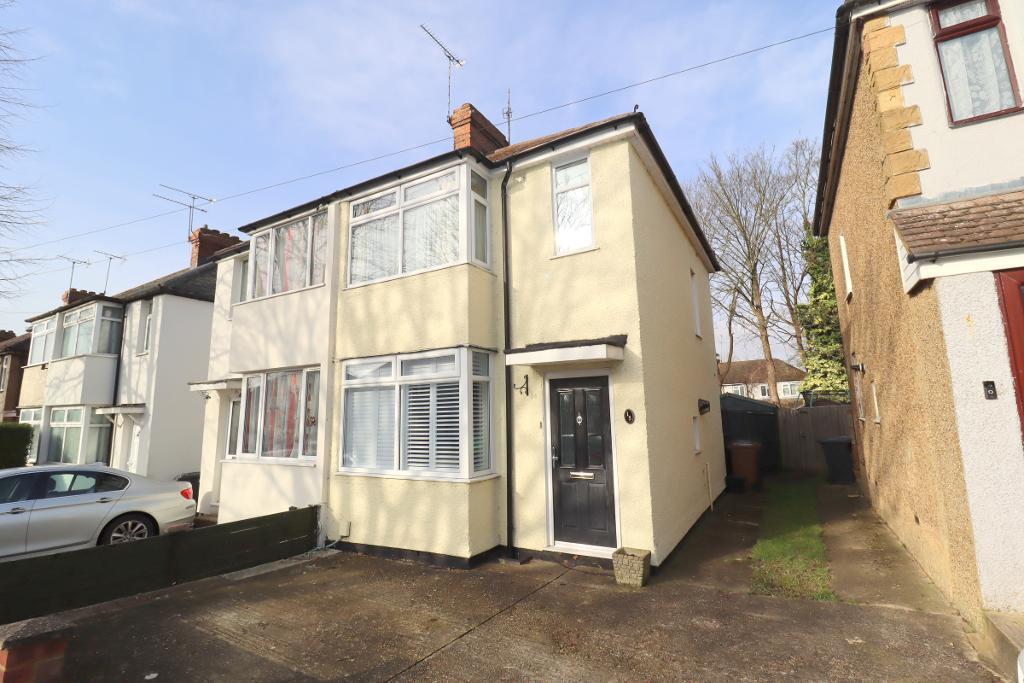 Fourth Avenue, Sundon Park, Luton, Bedfordshire, LU3 3BS 2 bed semi