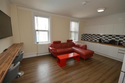 1 bedroom terraced house to rent, Room 3, 37 Faringdon Road, Swindon, Wiltshire, SN1