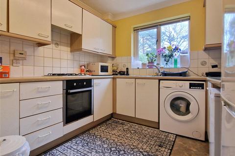 2 bedroom apartment for sale, Elizabeth Court, 10 Wortley Road, Highcliffe, Dorset, BH23