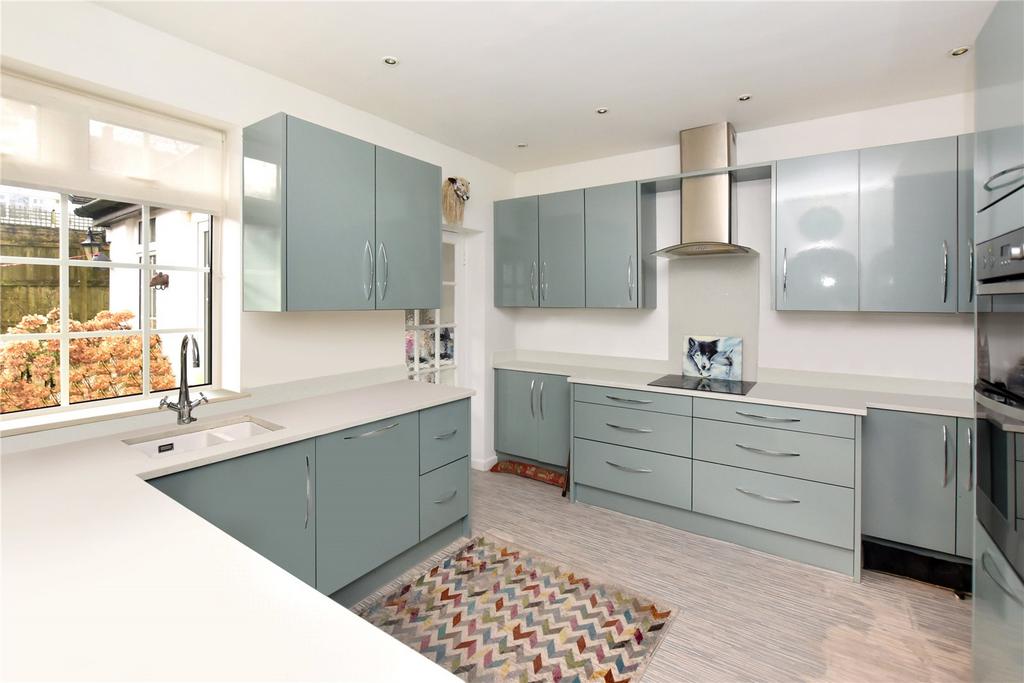 Fairway Close, Guiseley, Leeds, West Yorkshire 2 bed bungalow for sale