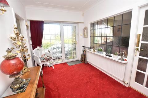 2 bedroom bungalow for sale, Fairway Close, Guiseley, Leeds, West Yorkshire