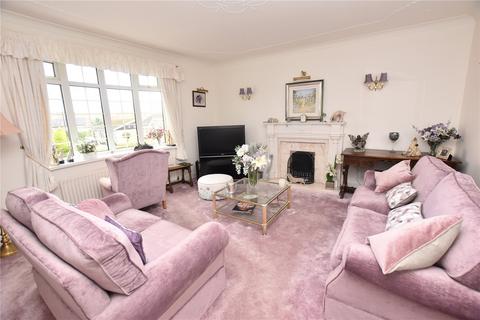 2 bedroom bungalow for sale, Fairway Close, Guiseley, Leeds, West Yorkshire