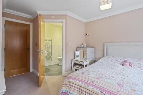 45 Soprano Way, Esher, KT10 0DG