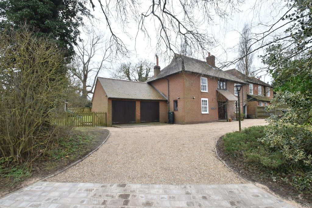 Lenham Heath Road, Lenham Heath, Maidstone, ME17 5 bed cottage for sale