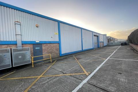 Industrial unit to rent - Brighton Road, Shoreham-By-Sea BN43