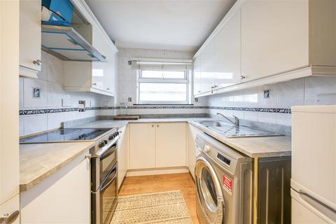 223 Dedworth Road, Windsor, SL4 4JW