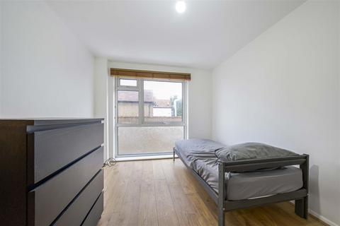 223 Dedworth Road, Windsor, SL4 4JW