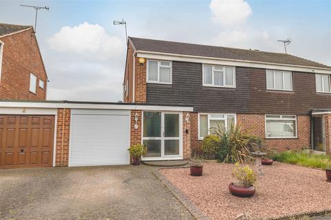 3 Holly Crescent, Windsor, SL4 5SL
