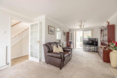 3 Holly Crescent, Windsor, SL4 5SL