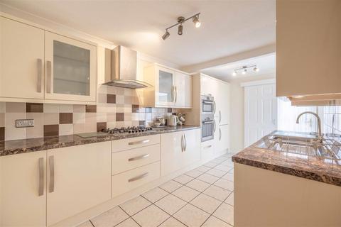 3 Holly Crescent, Windsor, SL4 5SL