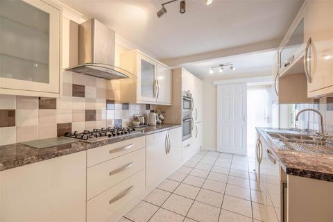 3 Holly Crescent, Windsor, SL4 5SL