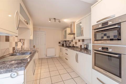 3 Holly Crescent, Windsor, SL4 5SL