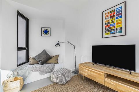 2 bedroom flat for sale, Inglemere Road, London CR4