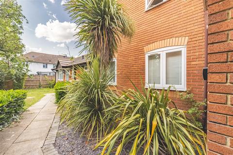 15, Cleves Court Firs Avenue, Windsor, SL4 4EF