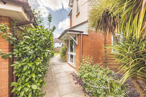 15, Cleves Court Firs Avenue, Windsor, SL4 4EF