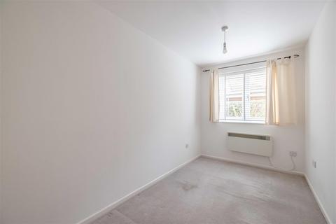 15, Cleves Court Firs Avenue, Windsor, SL4 4EF