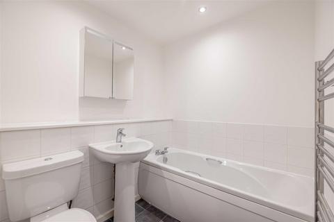 15, Cleves Court Firs Avenue, Windsor, SL4 4EF