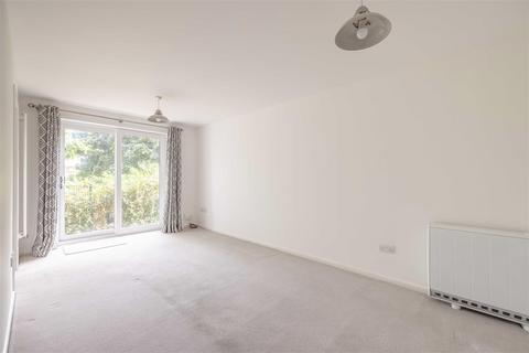 15, Cleves Court Firs Avenue, Windsor, SL4 4EF