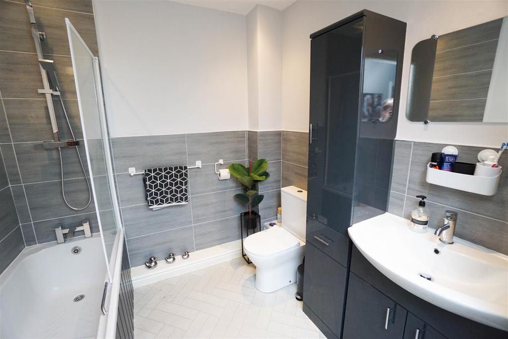 BATHROOM (1 of 1).jpg