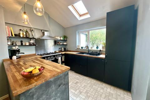 135 Porthkerry Road, Barry, CF62 7EQ