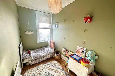 135 Porthkerry Road, Barry, CF62 7EQ